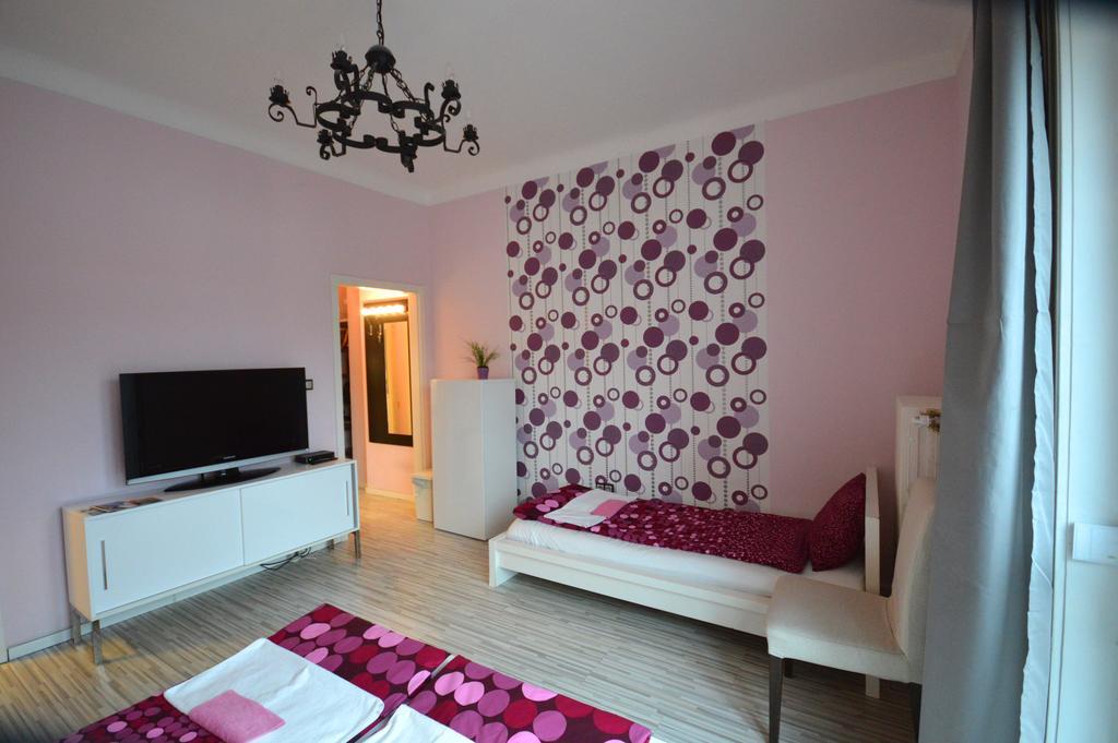 Pulse Jackquaters Apartment Budapest Bilik gambar