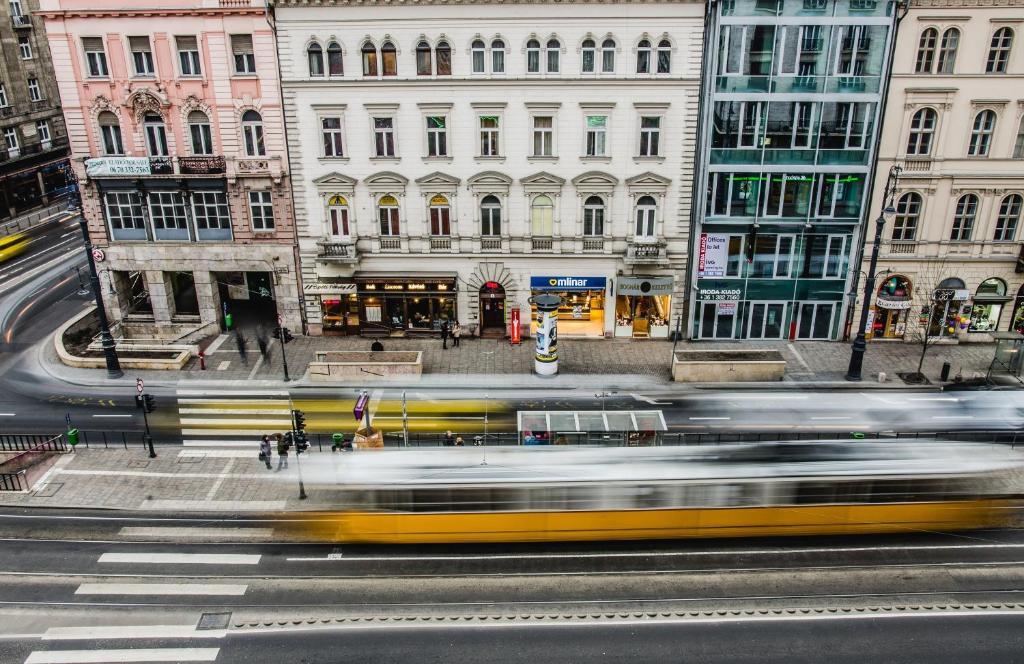 Pulse Jackquaters Apartment Budapest Bilik gambar