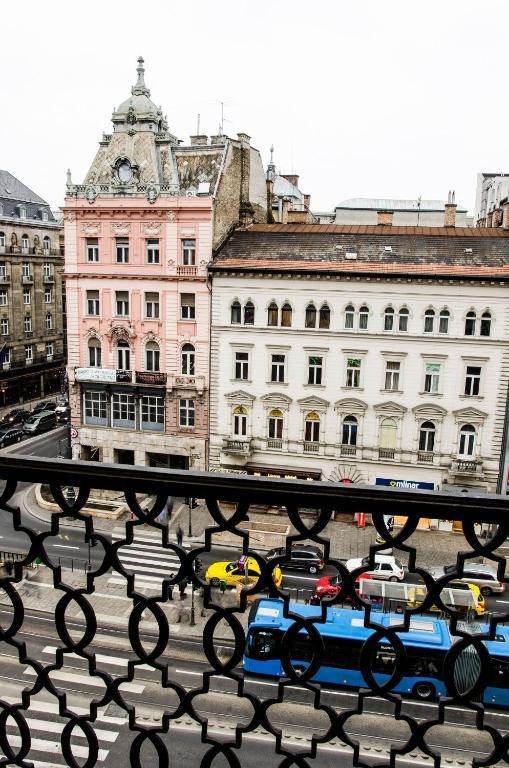 Pulse Jackquaters Apartment Budapest Bilik gambar